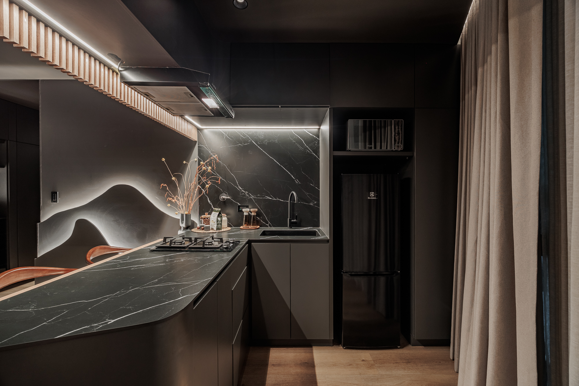 Suite Deluxe — detalle sala oscura