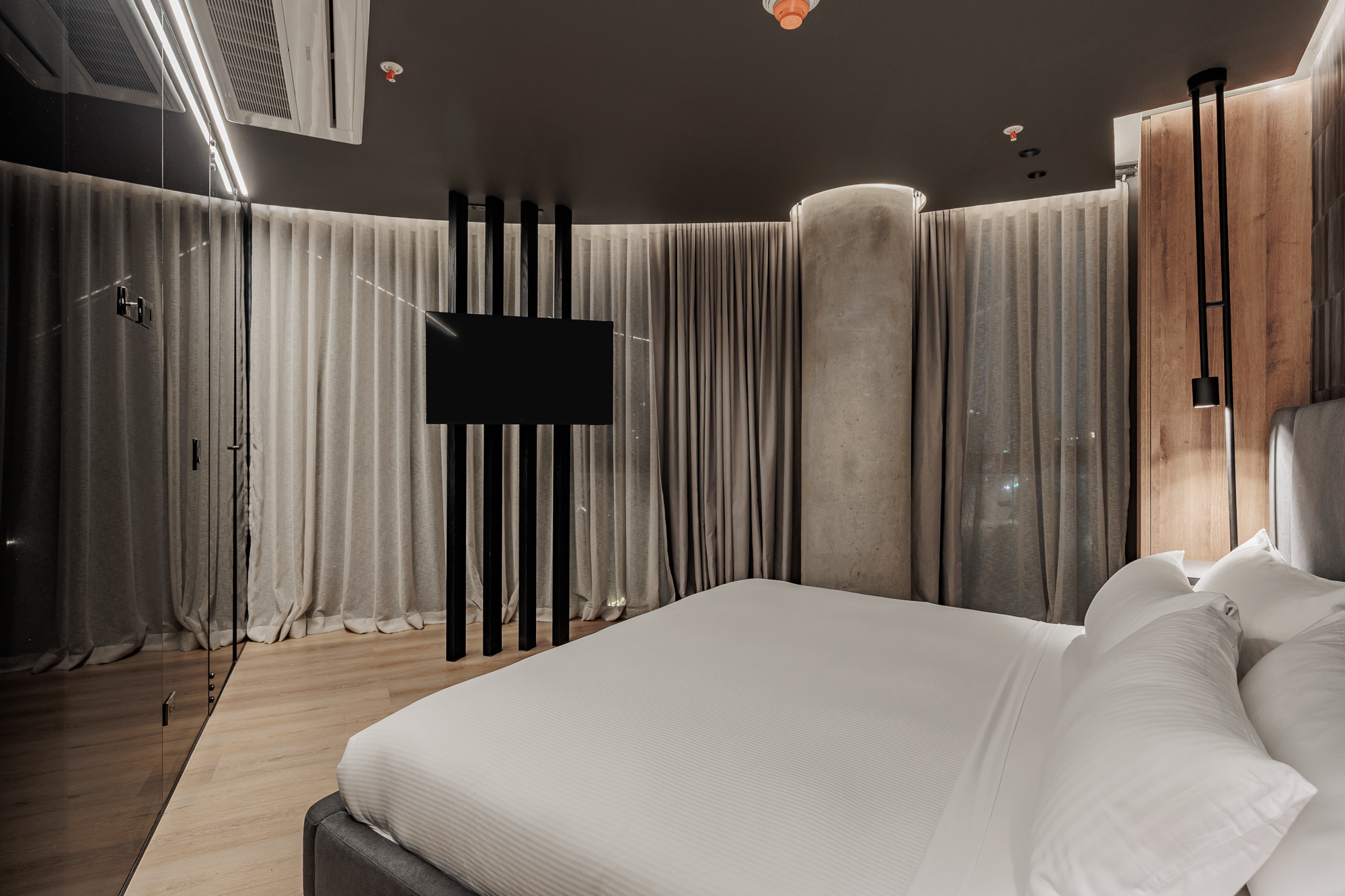 Suite Deluxe — dormitorio cama king